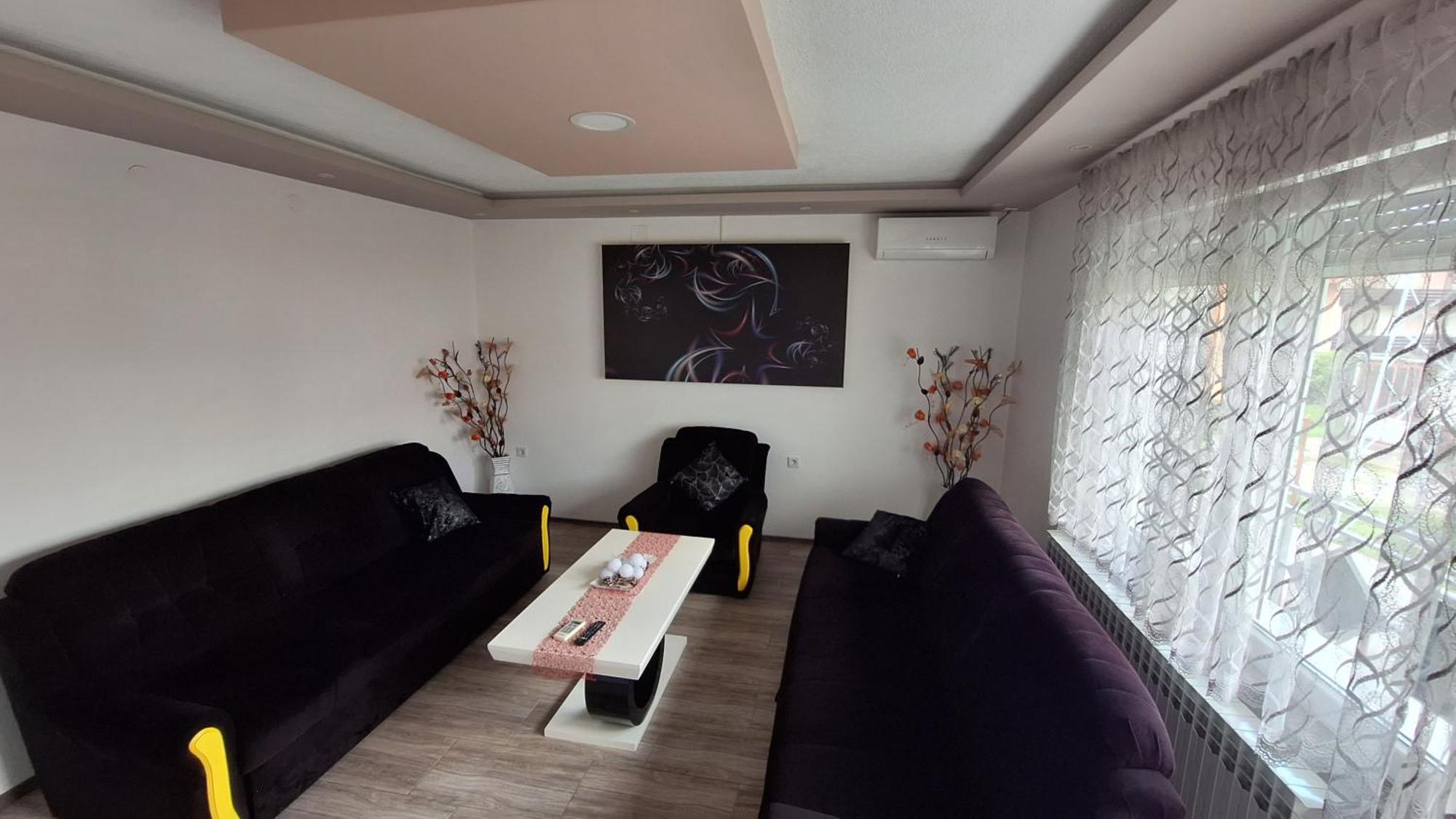 Kaca Apartmani 1 Баня-Лука Экстерьер фото