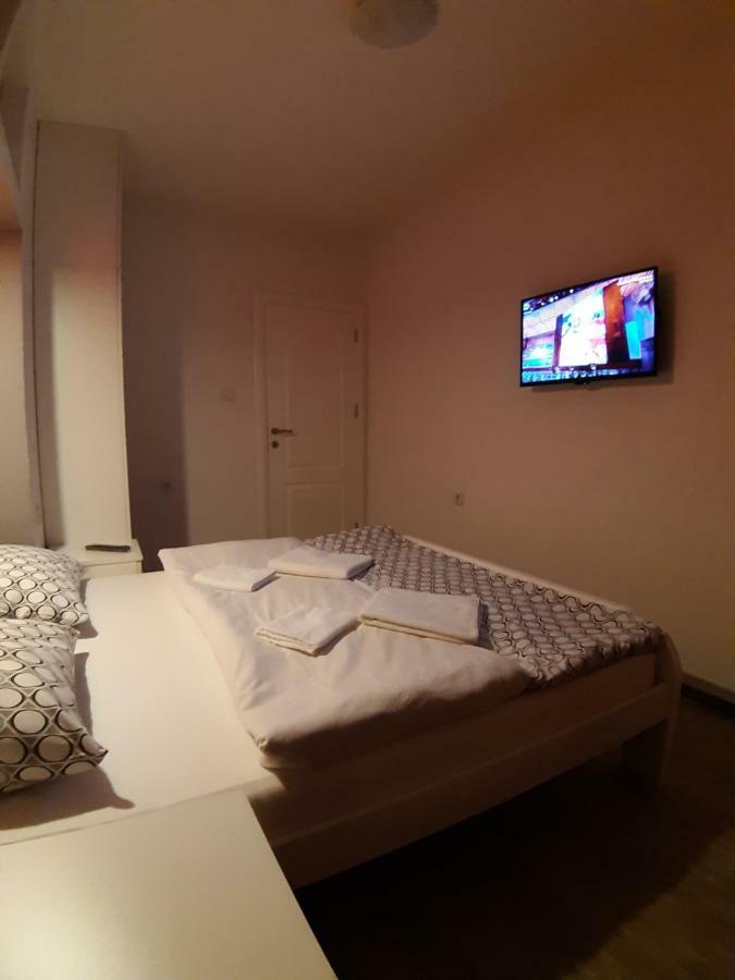 Kaca Apartmani 1 Баня-Лука Экстерьер фото